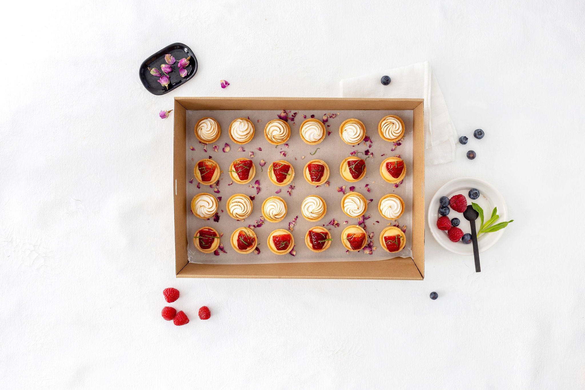 Sweet Mini Meringue and Lemon Tartlets